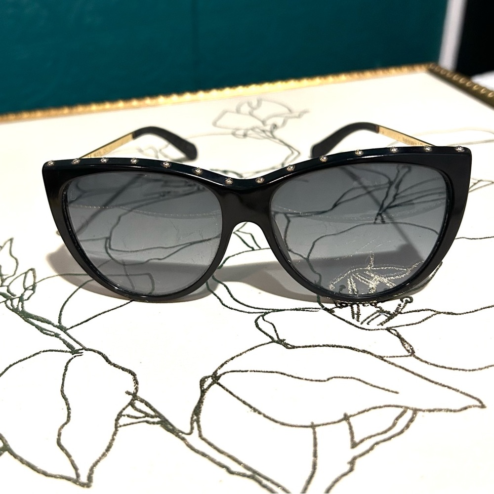 Louis Vuitton woman’s sunglasses